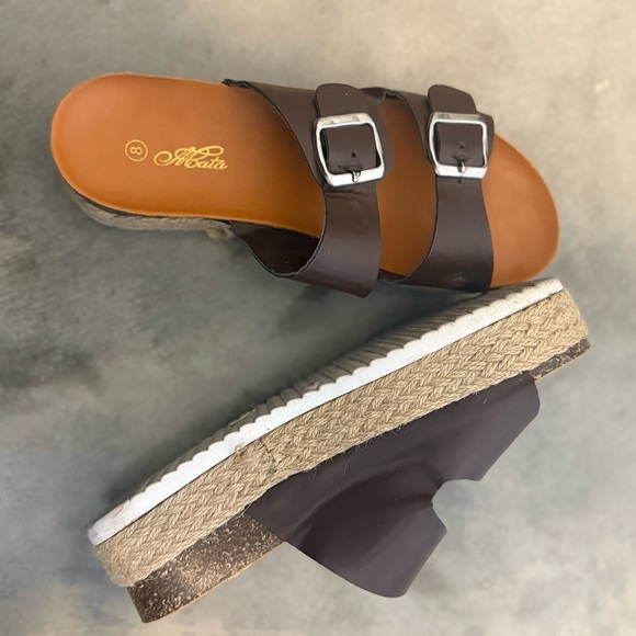 Sandals - Picture 3 of 4